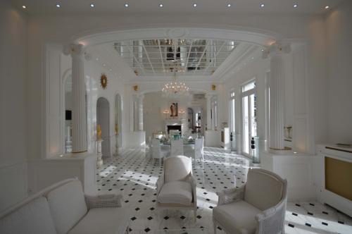 c01.210 Rothschild from salon Cannes (4)